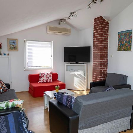 Apartments Jaksic - Zile Supetar Ngoại thất bức ảnh