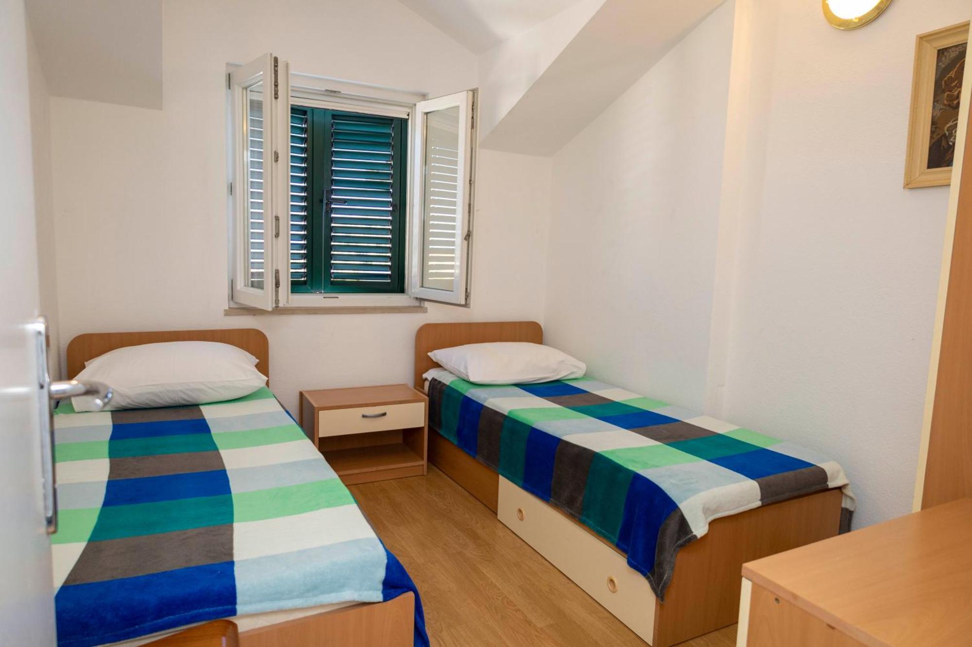 Apartments Jaksic - Zile Supetar Ngoại thất bức ảnh