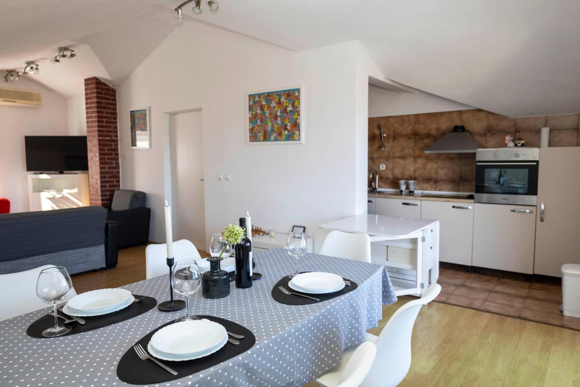 Apartments Jaksic - Zile Supetar Ngoại thất bức ảnh