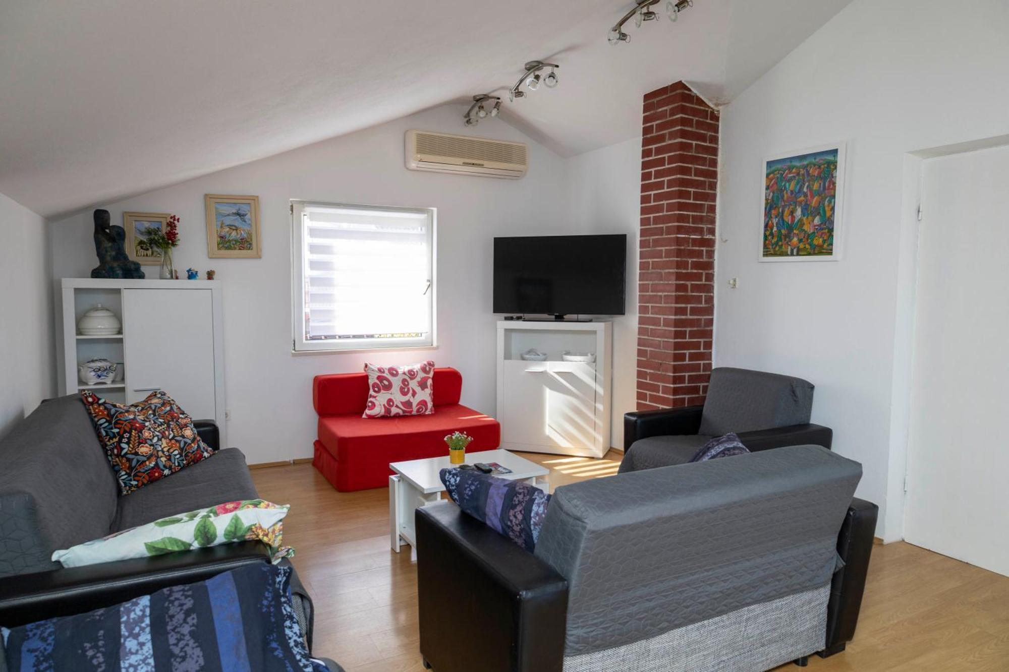 Apartments Jaksic - Zile Supetar Ngoại thất bức ảnh