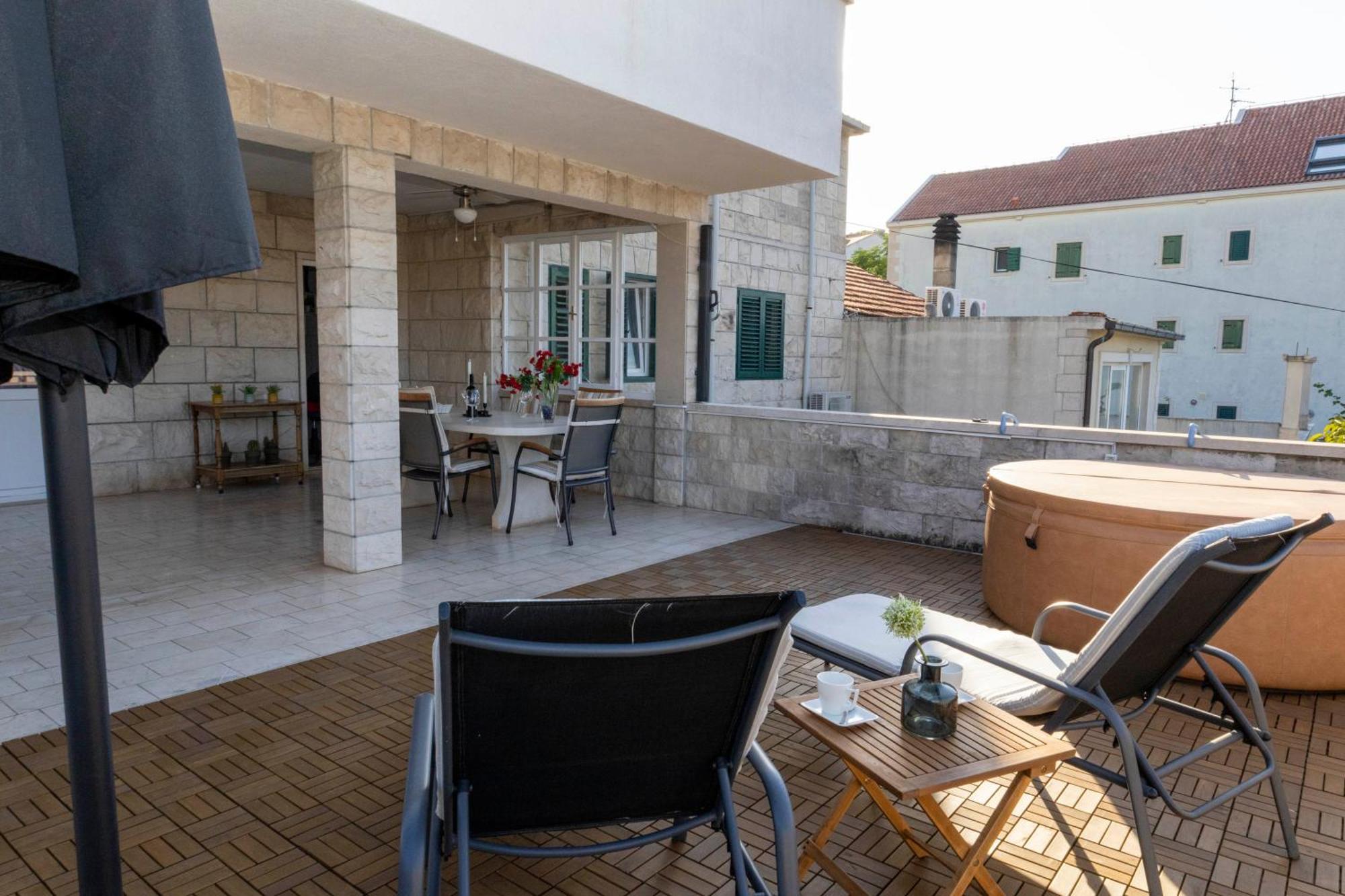 Apartments Jaksic - Zile Supetar Ngoại thất bức ảnh