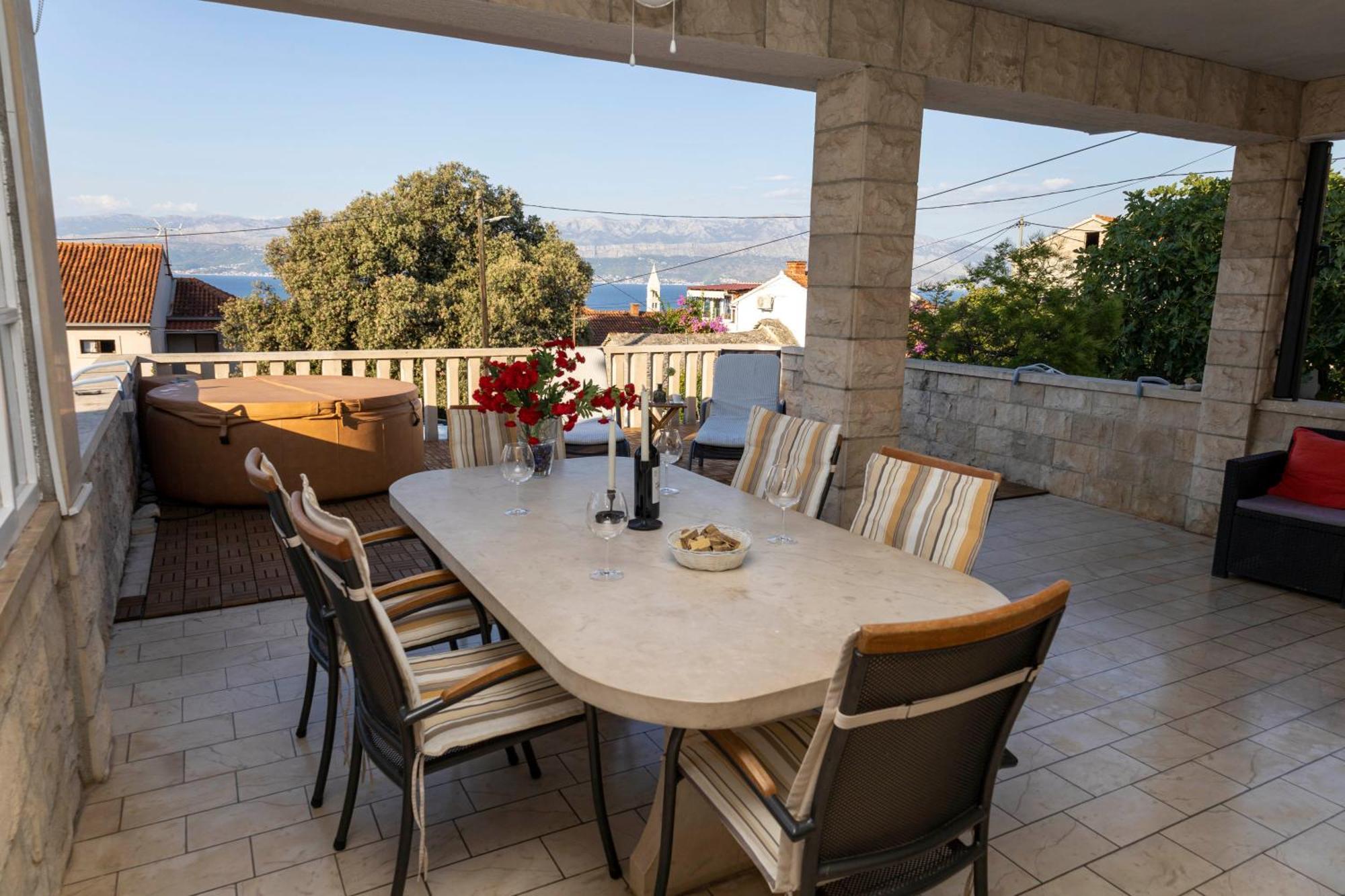 Apartments Jaksic - Zile Supetar Ngoại thất bức ảnh