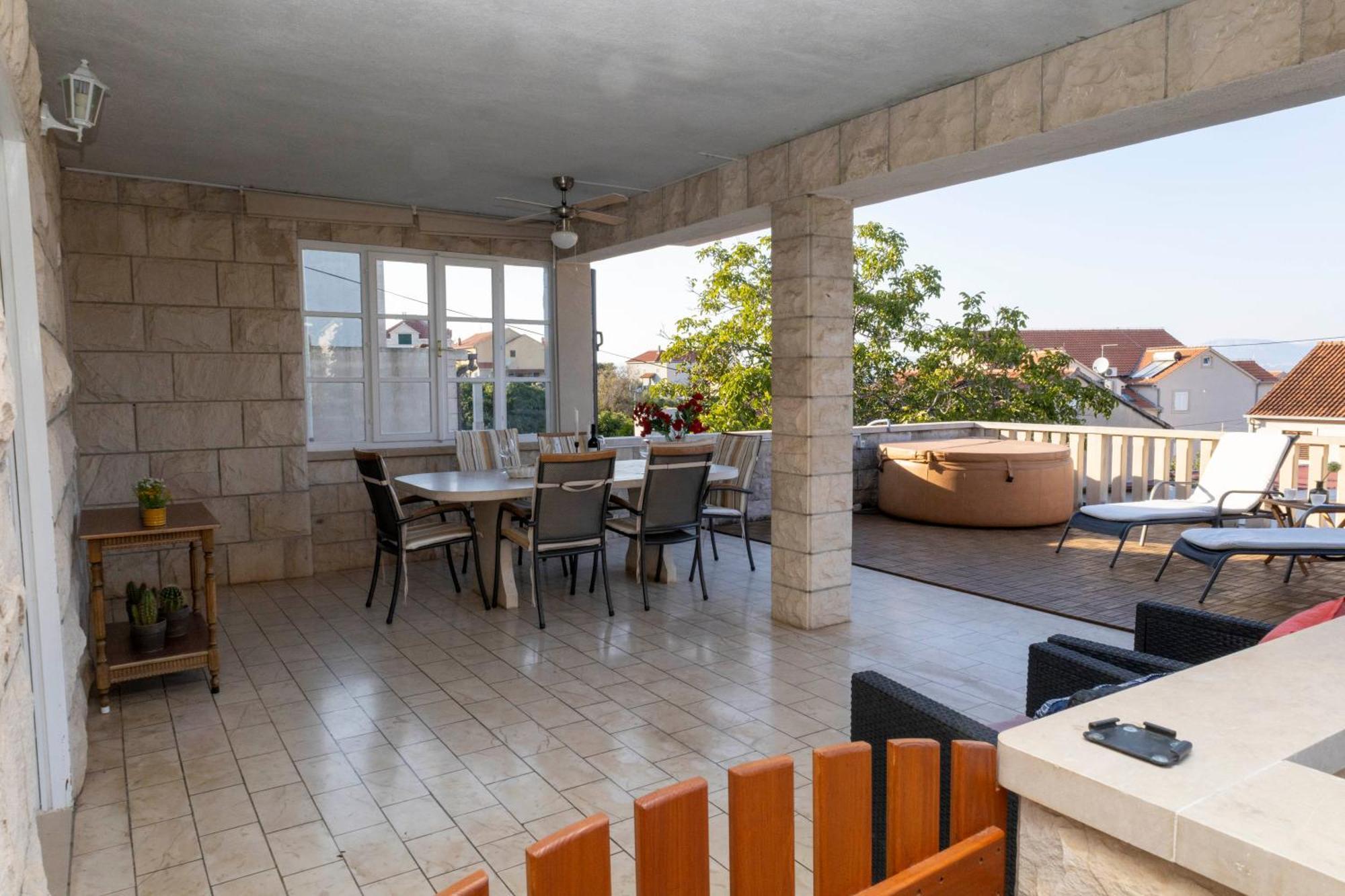Apartments Jaksic - Zile Supetar Ngoại thất bức ảnh