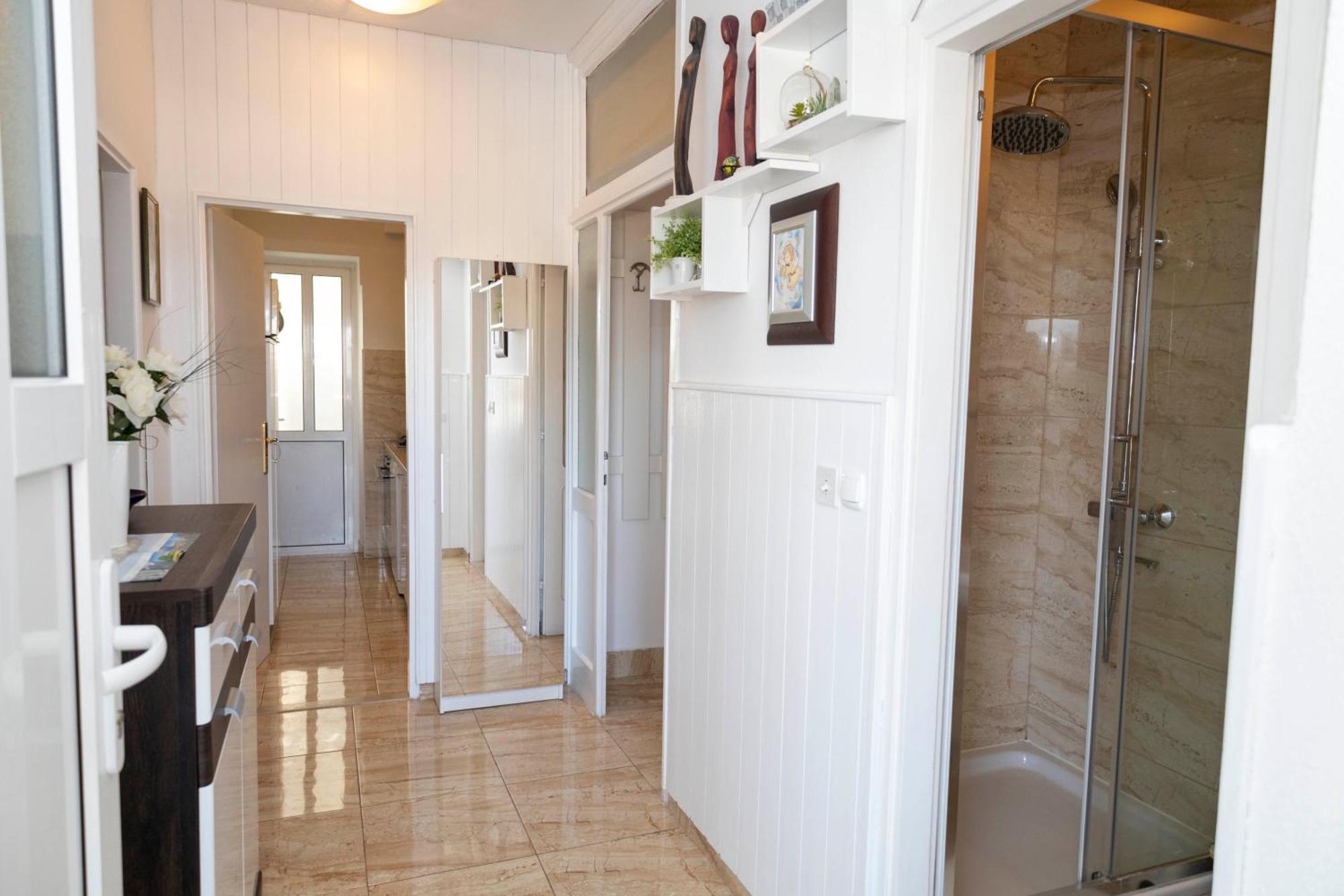Apartments Jaksic - Zile Supetar Ngoại thất bức ảnh