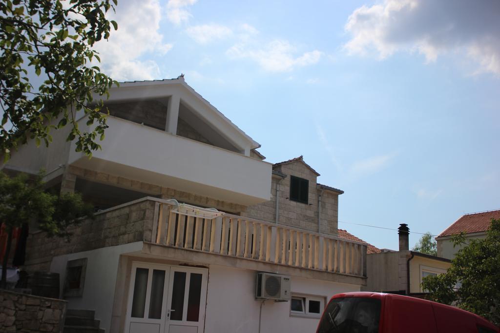 Apartments Jaksic - Zile Supetar Ngoại thất bức ảnh