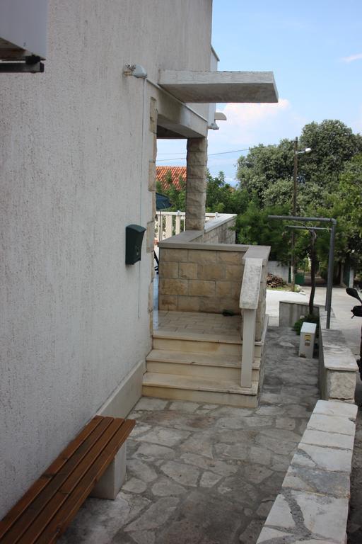 Apartments Jaksic - Zile Supetar Ngoại thất bức ảnh