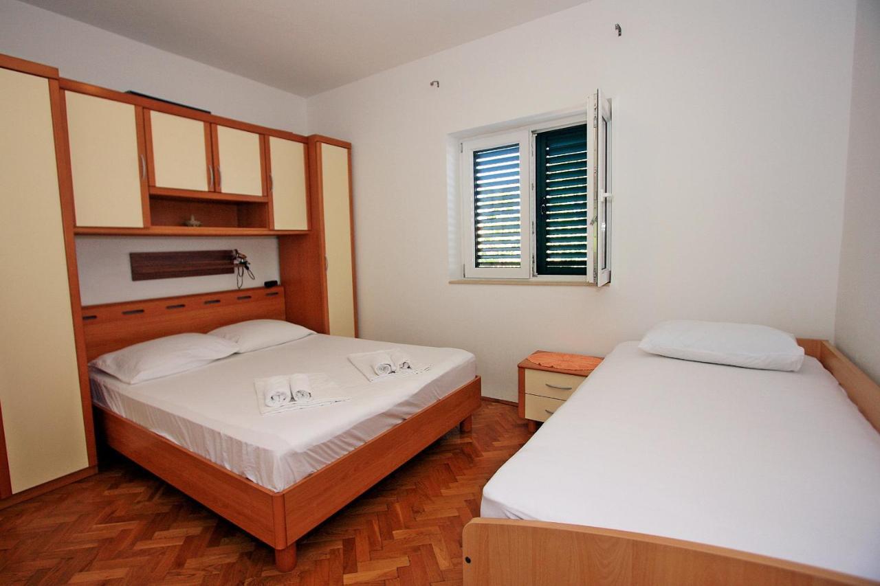 Apartments Jaksic - Zile Supetar Ngoại thất bức ảnh