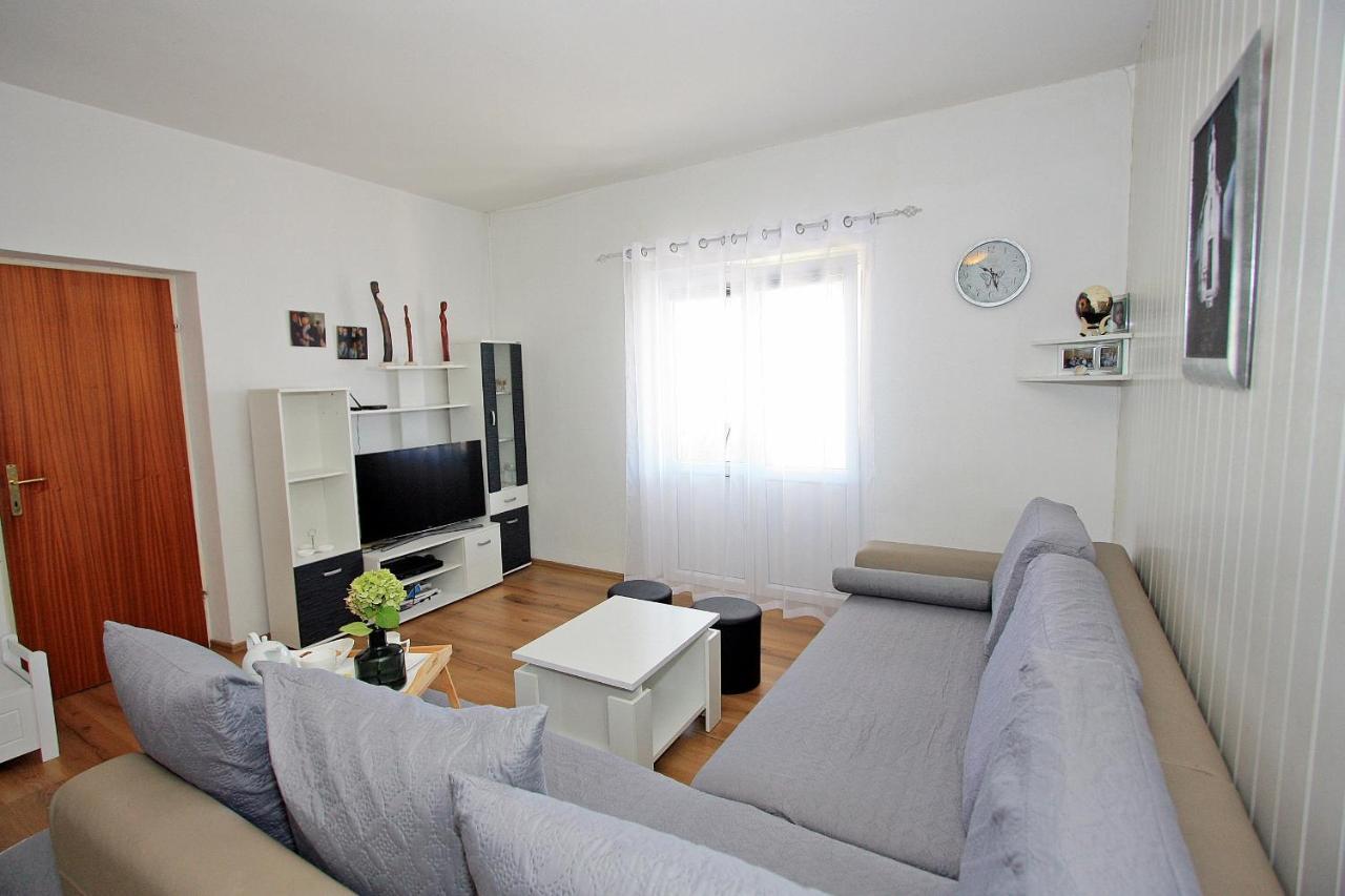 Apartments Jaksic - Zile Supetar Ngoại thất bức ảnh