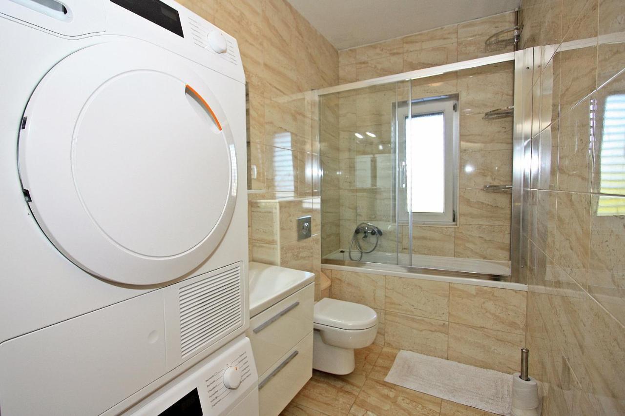 Apartments Jaksic - Zile Supetar Ngoại thất bức ảnh