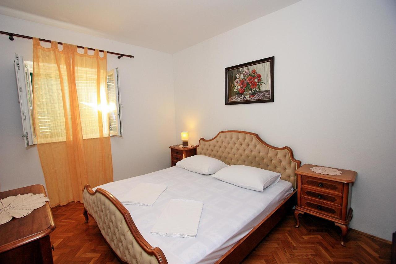 Apartments Jaksic - Zile Supetar Ngoại thất bức ảnh
