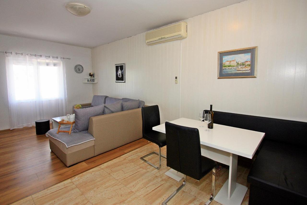 Apartments Jaksic - Zile Supetar Ngoại thất bức ảnh