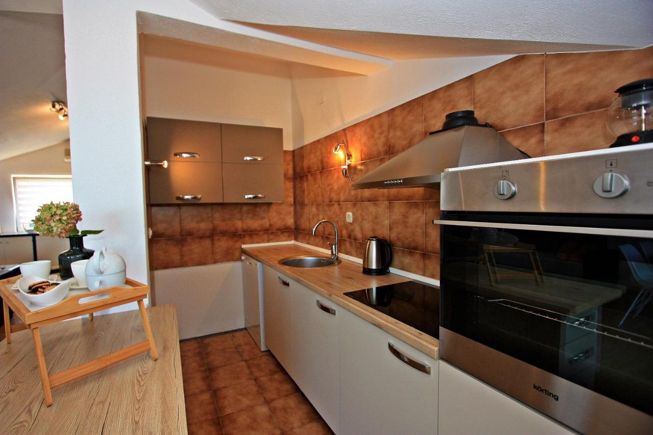 Apartments Jaksic - Zile Supetar Ngoại thất bức ảnh