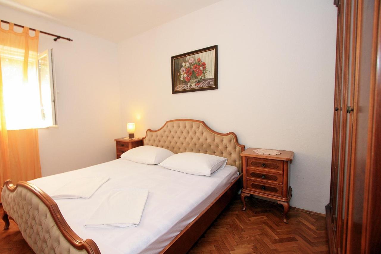 Apartments Jaksic - Zile Supetar Ngoại thất bức ảnh