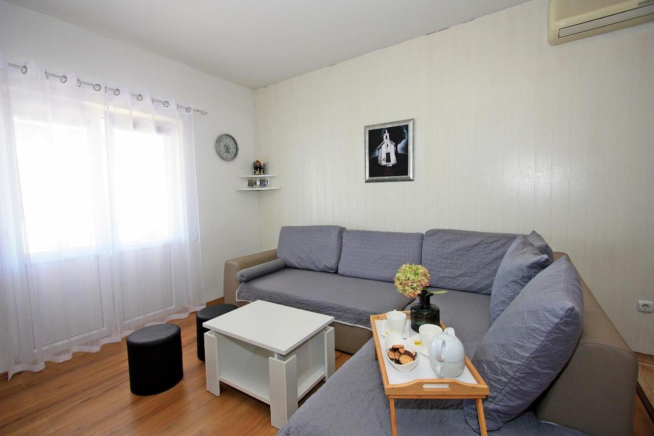 Apartments Jaksic - Zile Supetar Ngoại thất bức ảnh