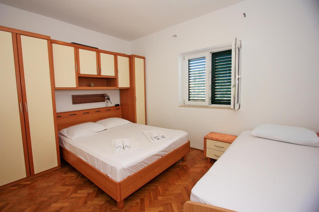Apartments Jaksic - Zile Supetar Ngoại thất bức ảnh